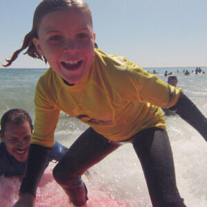 Aulas de Surf Crianças - Escola de Surf Angels Surf School (9)